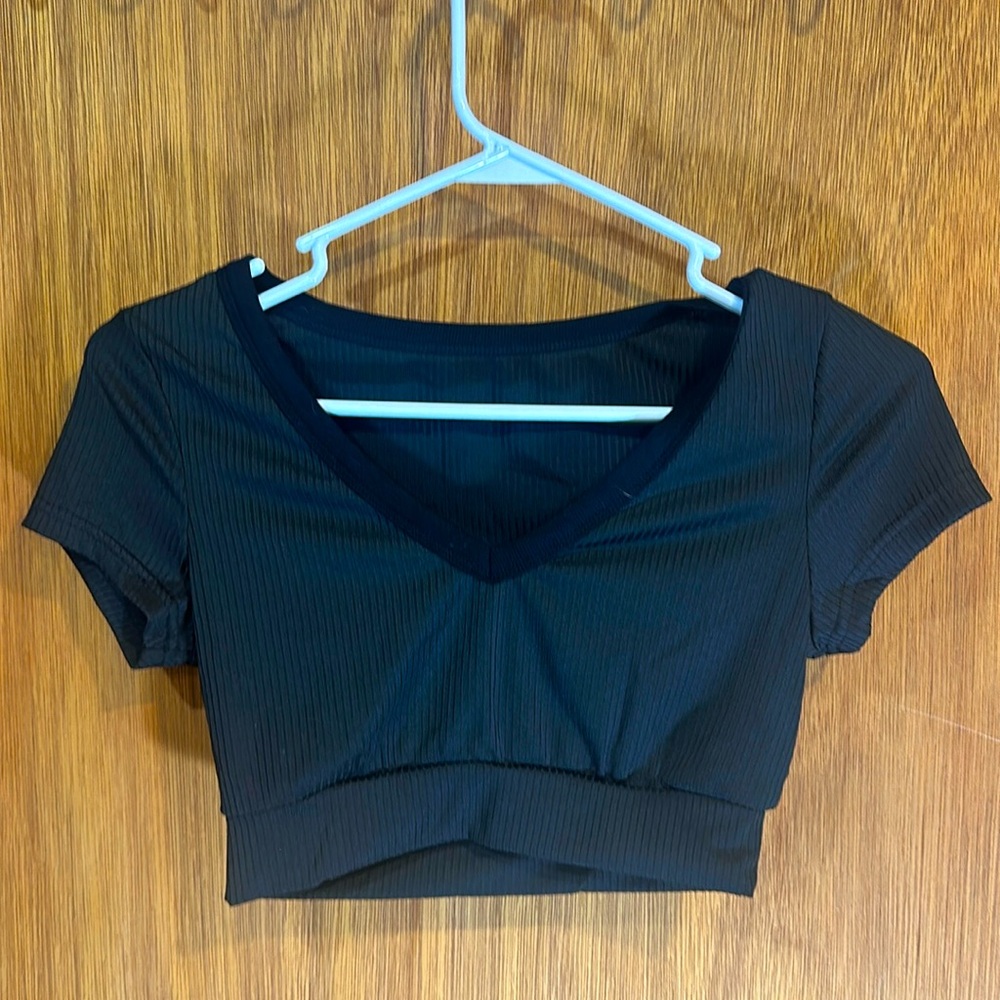 Black short sleeve crop top